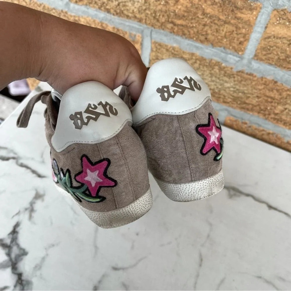 Ash Gull Embroidered Suede Low-Top
Sneaker 39/9 - Picture 7 of 11